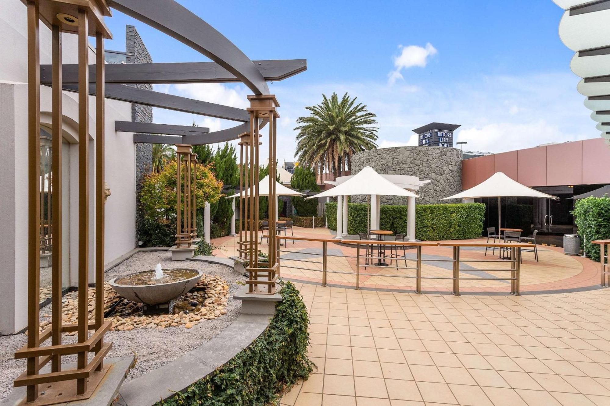 Quality Hotel Taylors Lakes Extérieur photo