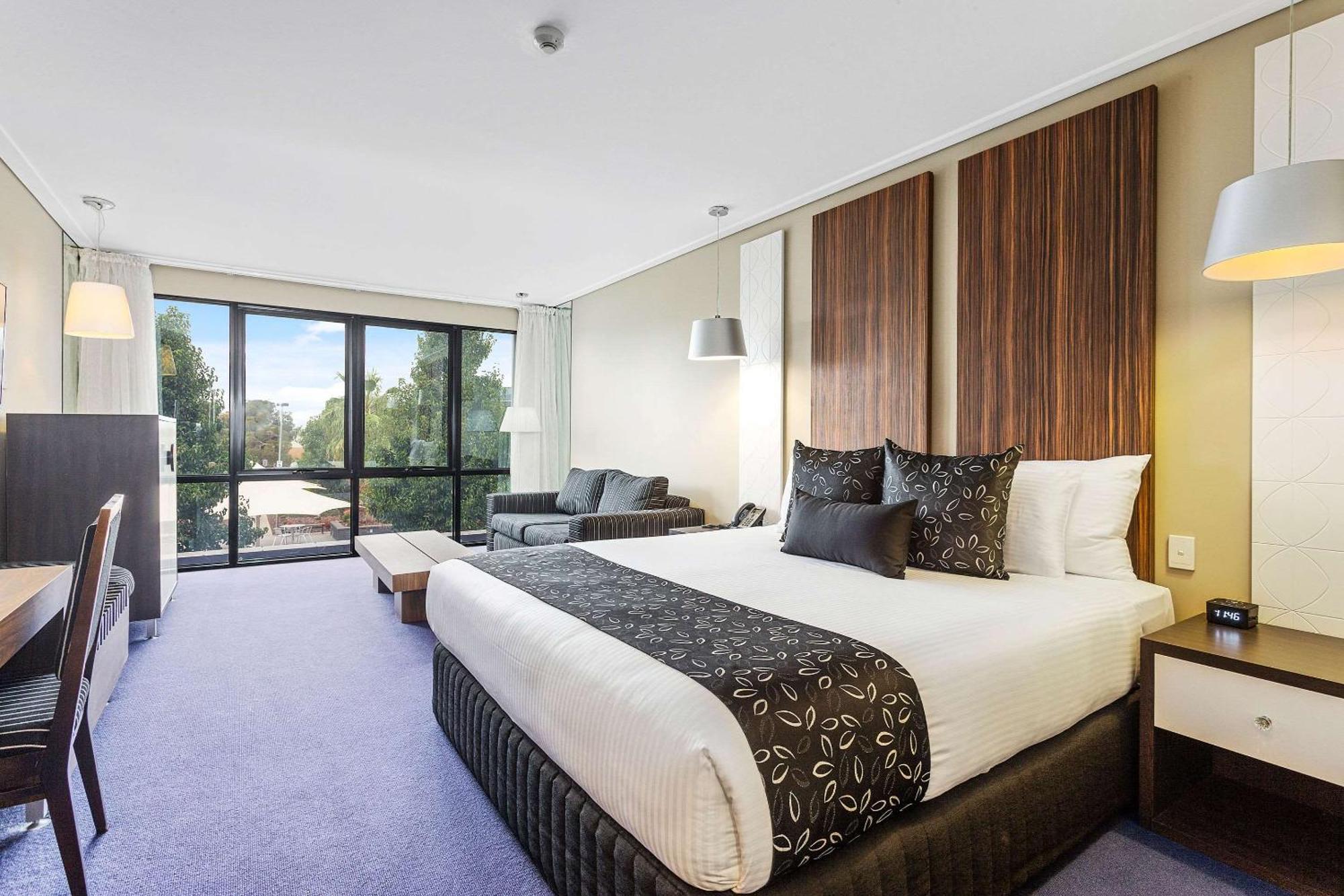 Quality Hotel Taylors Lakes Extérieur photo
