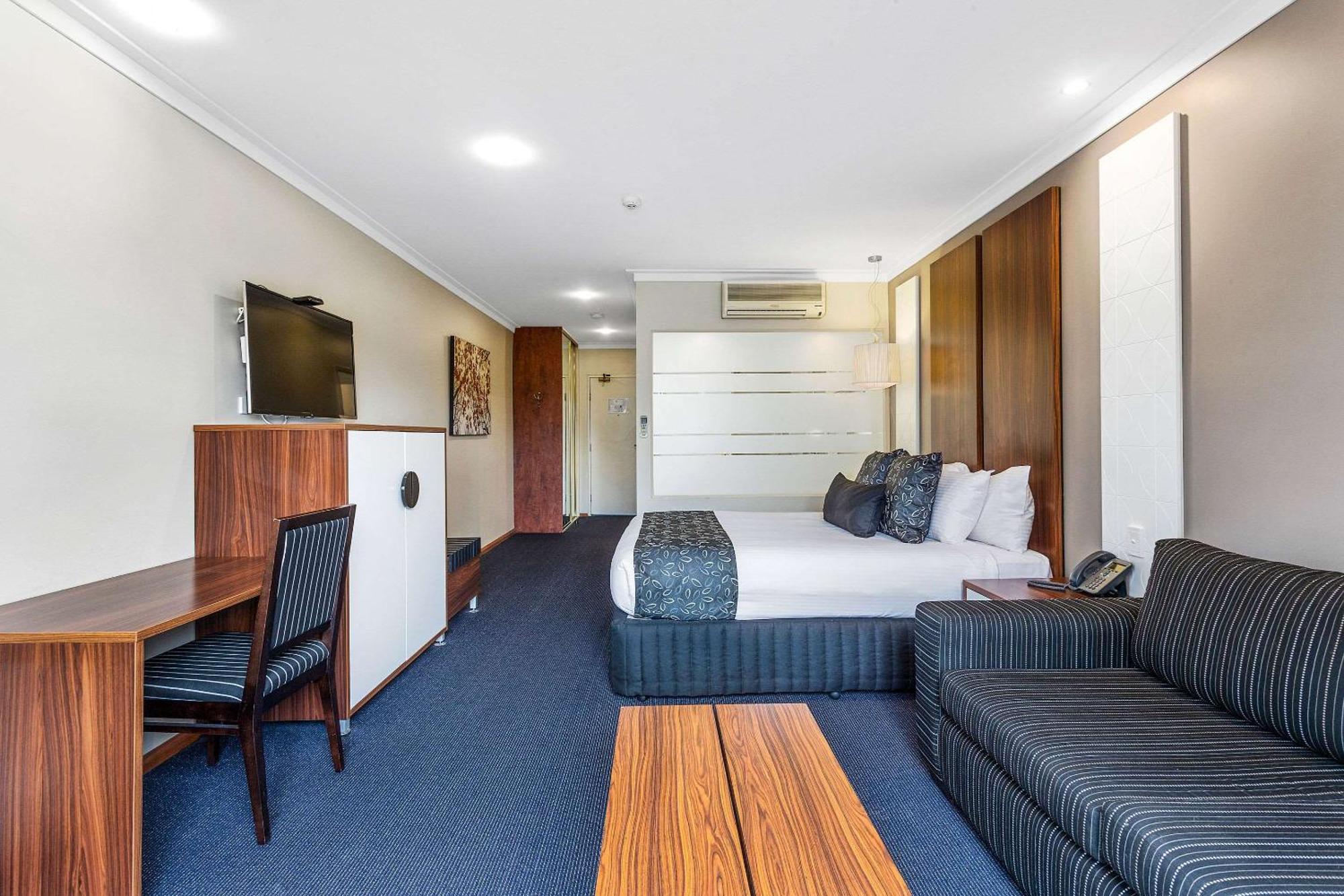 Quality Hotel Taylors Lakes Extérieur photo