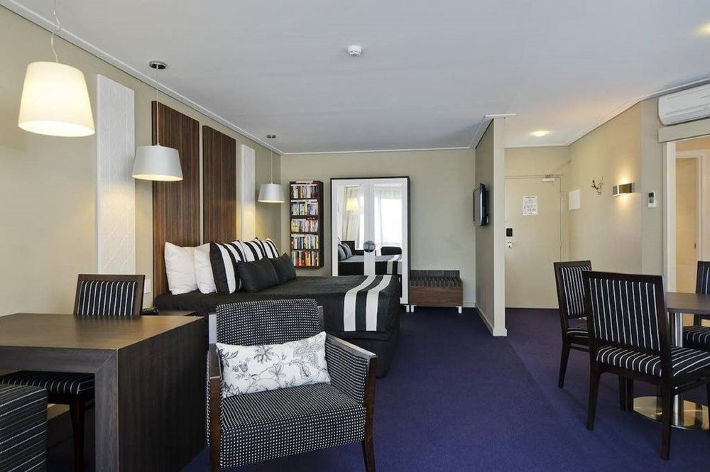 Quality Hotel Taylors Lakes Extérieur photo