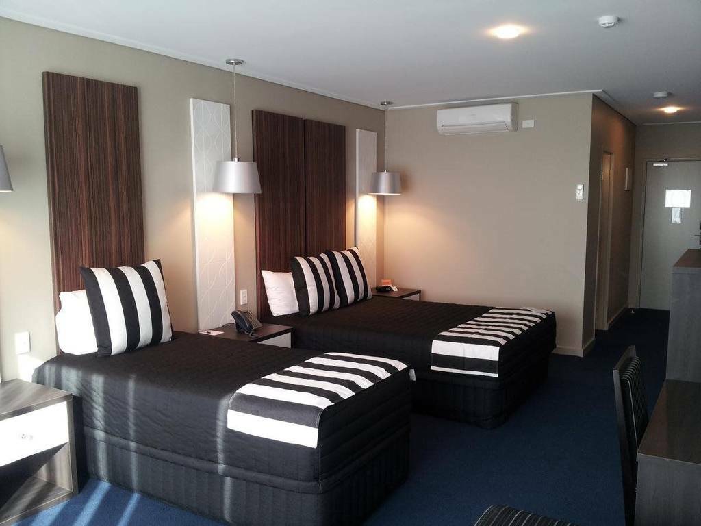 Quality Hotel Taylors Lakes Extérieur photo